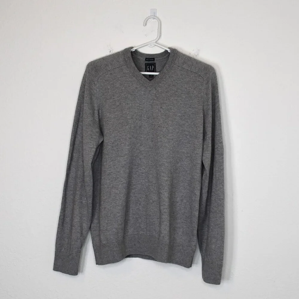 GAP Mens Sweater Sz L V-Neck Cotton Cashmere Minimalist Academia Preppy Neutral